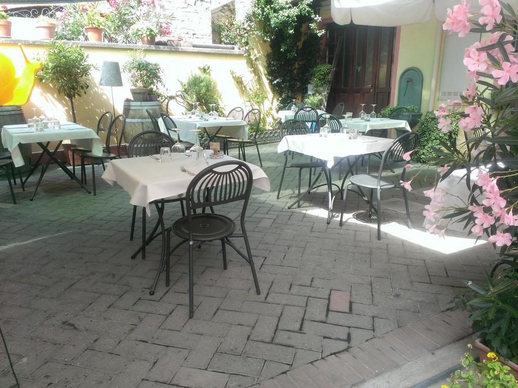 Rossobarolo Hotel Exterior foto